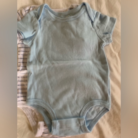 5X “Rococo” baby onesies 9 month - Picture 4 of 7